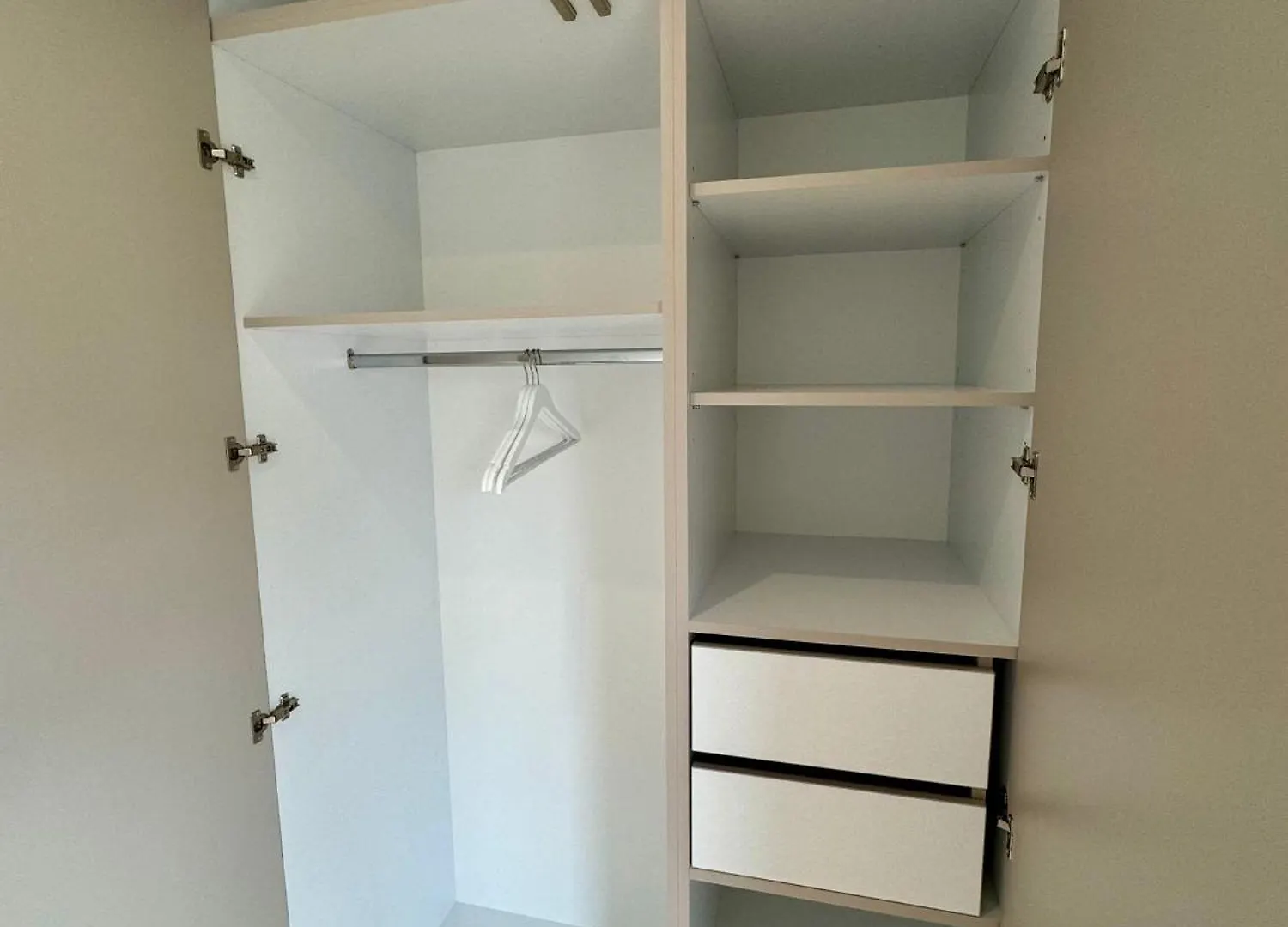 Studio Suite Climatise Avec Balcon, Kitchenette Equipee, Douche, Baignoire, Wc Et Bureau Genay 0*,  Franciaország