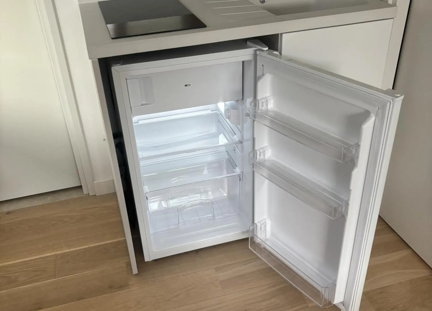 Vendégház Studio Suite Climatise Avec Balcon, Kitchenette Equipee, Douche, Baignoire, Wc Et Bureau Genay